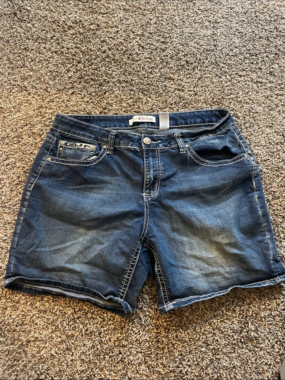 Love Indigo Women's Medium-Dark Blue Denim Roll-Hem Shorts
